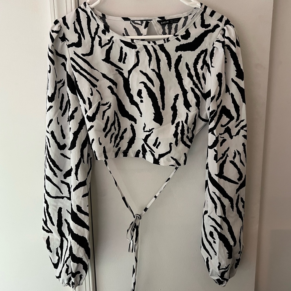 Zebra open back long sleeve top